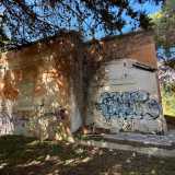 I muri esterni della villa ricordano per� ancora oggi quando il fabbricato era �abitato� dai ragazzi...